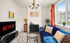 Aesthetic Cambridge Cottage Sleeps 5!
